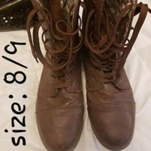 Women's boots, size 8-9